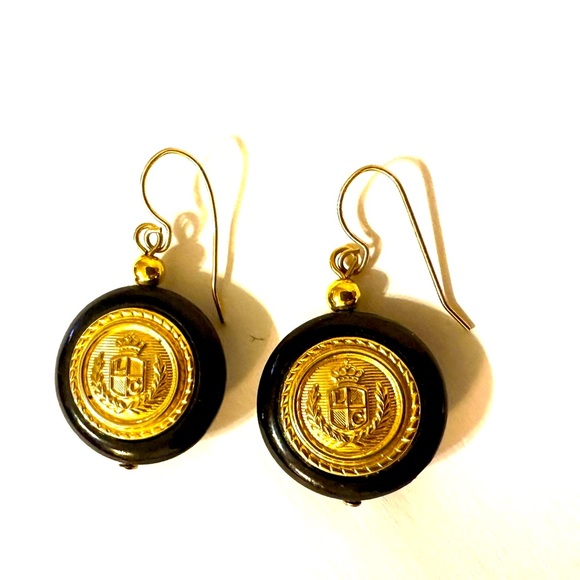 Vintage RUNWAY Rare Liz Claiborne black/Goltone/Pierced Drop Earrings 1.25" - Picture 3 of 4